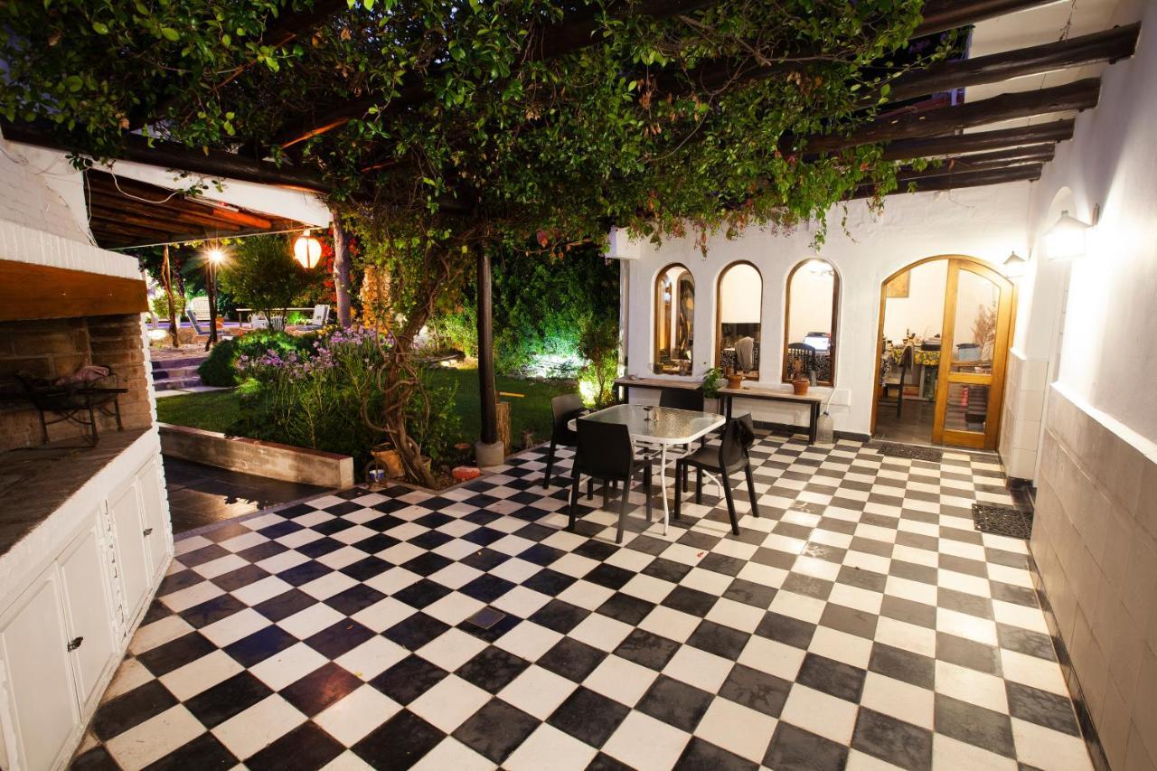 De Rosas Hotel